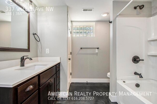 Building Photo - 337 Valley Ave NW