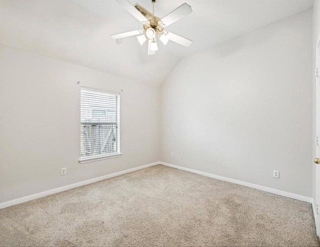 Building Photo - 2137 Lakewind Ln