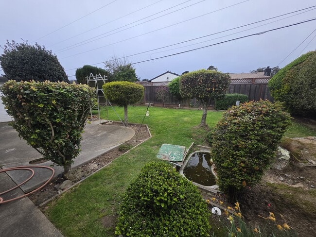 Building Photo - 2440 Maywood Dr