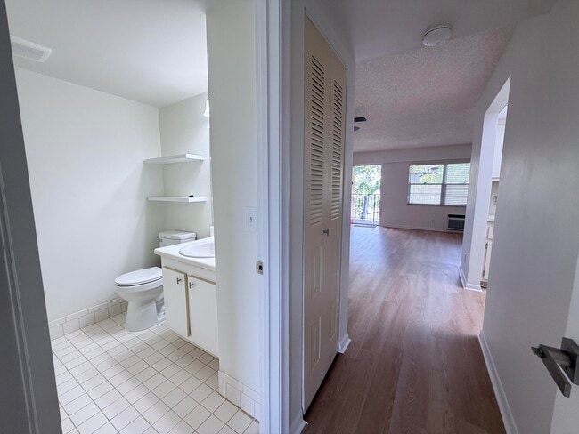 Building Photo - 100 SW 132nd Way