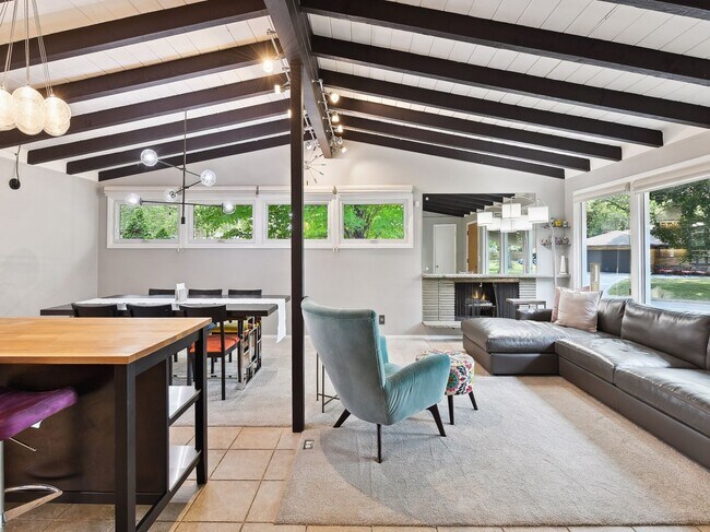 Building Photo - 6017 Halifax Ave S