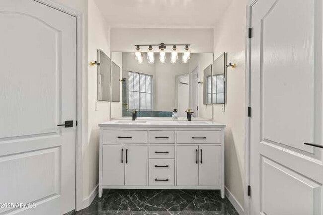 Building Photo - 3940 E Minton St