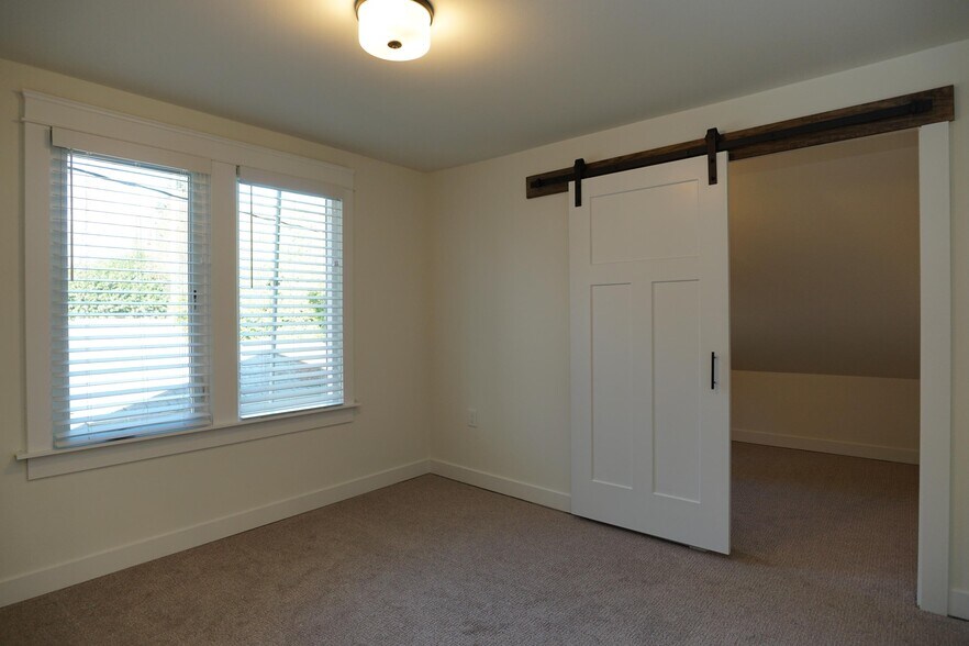 Building Photo - 2922 S Adams St