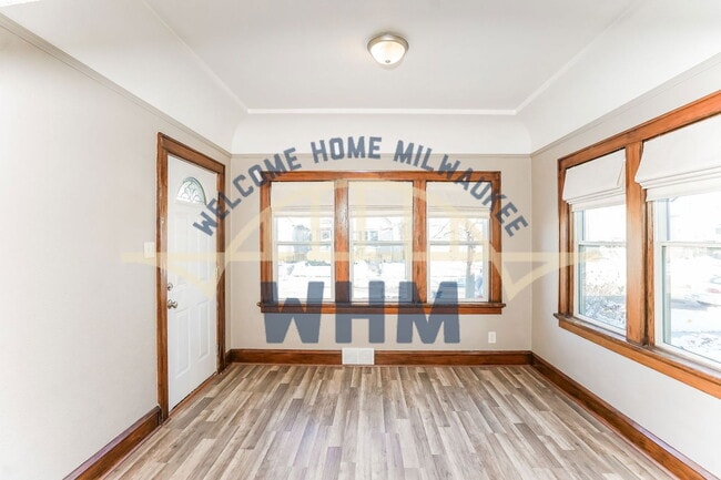 Building Photo - 1721 S 72nd St