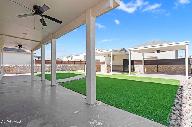 Building Photo - 12265 Desert Pine Ave