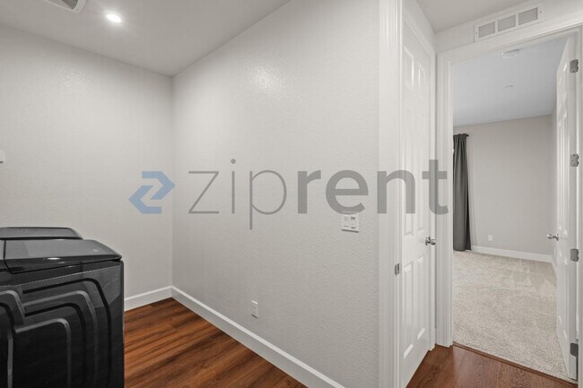 Building Photo - 1465 Blossom Way