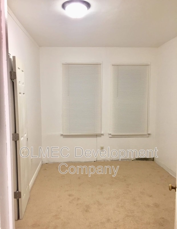 Building Photo - 817 Anaheim St