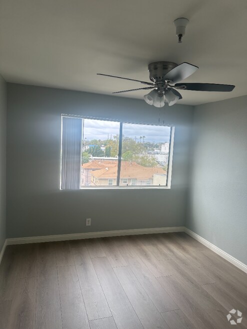 Building Photo - 5811 Tujunga Ave