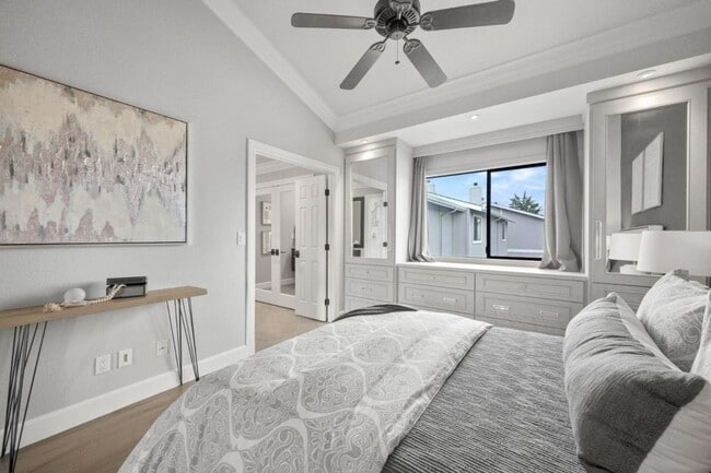Building Photo - Immaculate 3 Bedroom 2.5 Bath Condominium ...