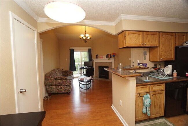 Building Photo - 114 E 31st St