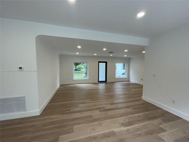 Building Photo - 936 S Alhambra Cir