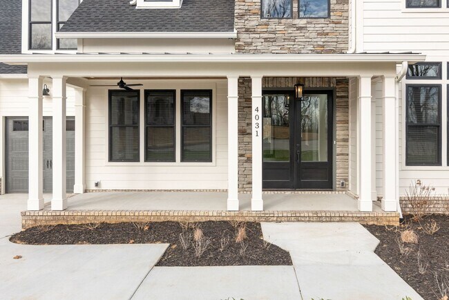 Building Photo - Like New 4 Bedroom Luxury Home in Franklin TN