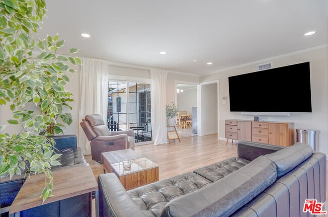 Building Photo - 14509 Ermita Ave
