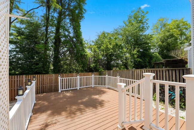 Building Photo - 719 Arbor Ct