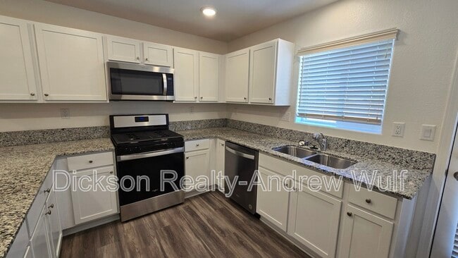 Building Photo - 677 McGill Dr