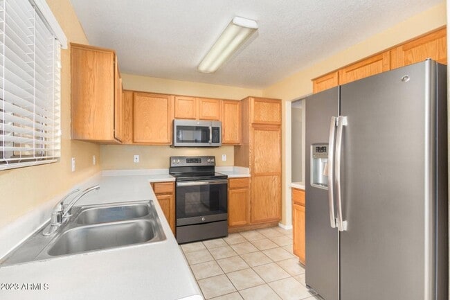 Building Photo - Move In Ready!  3 Bed, 2 Bath w/2 Car Garage