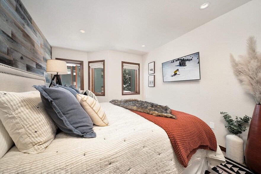 Building Photo - 280 Mahoney Dr