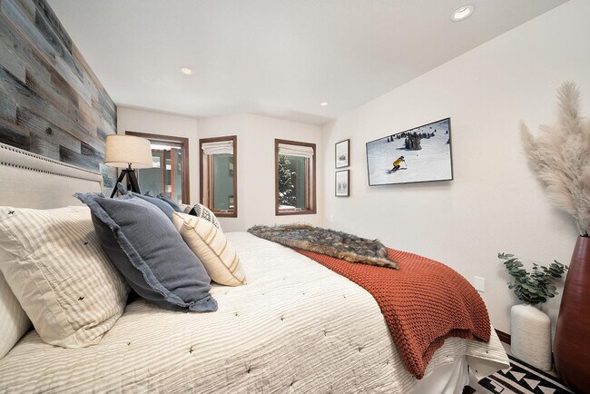 Building Photo - 280 Mahoney Dr