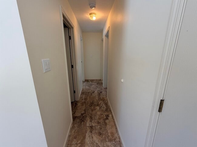 Building Photo - 98 Ledge Hill Rd