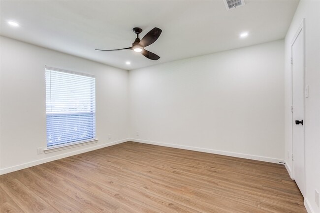 Building Photo - 2822 Clear Springs Dr