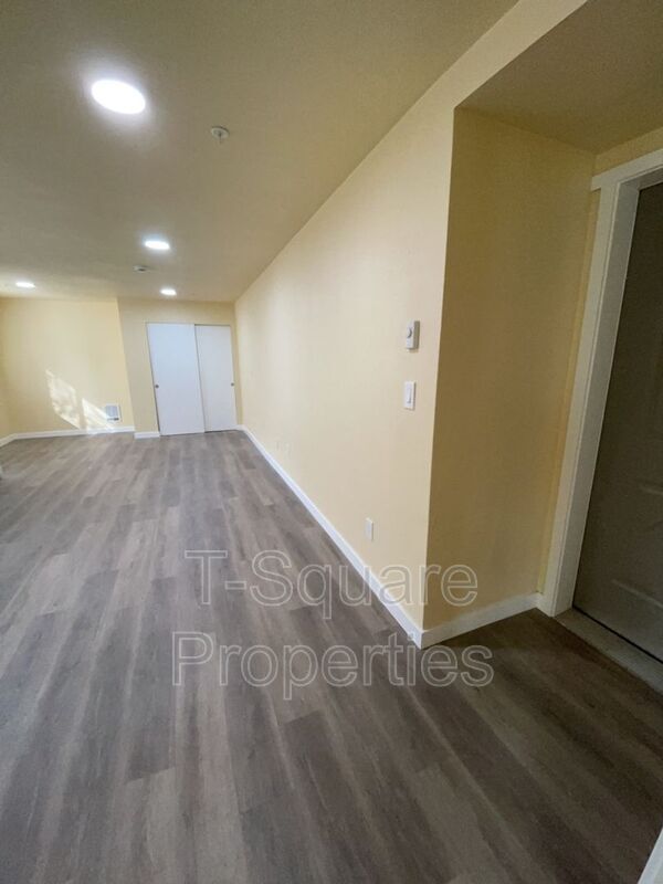Building Photo - 7041 S 116th Pl