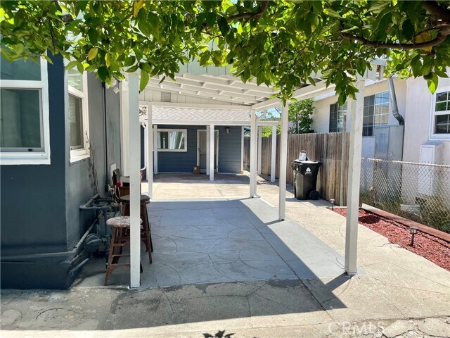 Building Photo - 5550 Riverton Ave