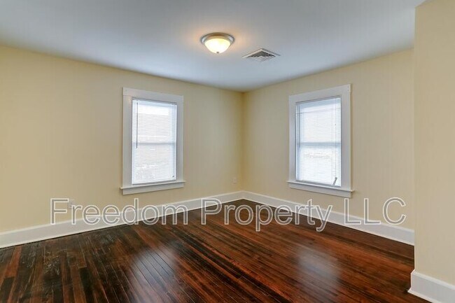 Building Photo - 18 Peck St