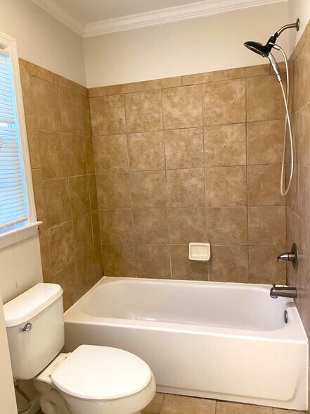 Building Photo - 336 Oak Leaf Cir