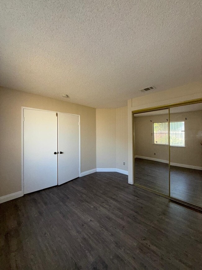 Building Photo - Rockridge Ln