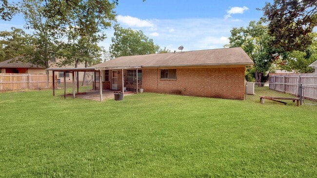 Building Photo - 1210 Neal Pickett Dr
