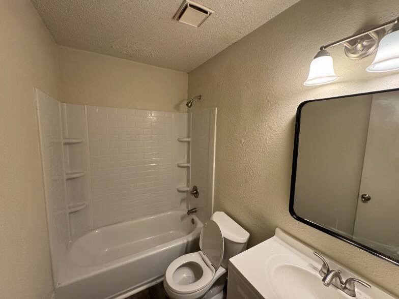 Building Photo - 301 Erby Ave