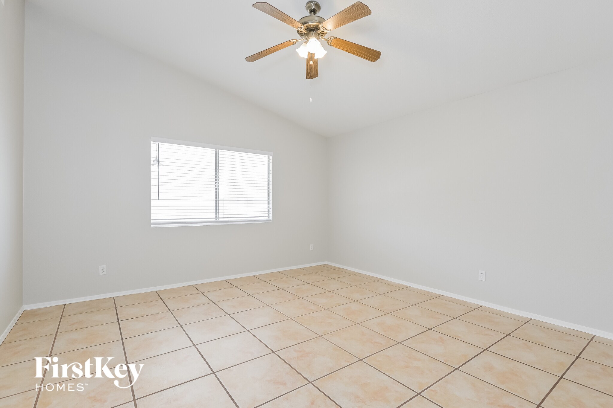 Building Photo - 3054 S Vaughn Dr