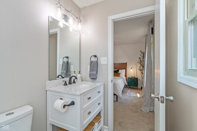 Building Photo - 110 1st St SE