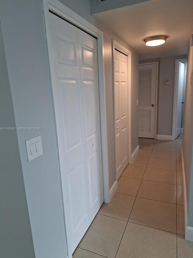 Building Photo - 301 Golden Isles Dr