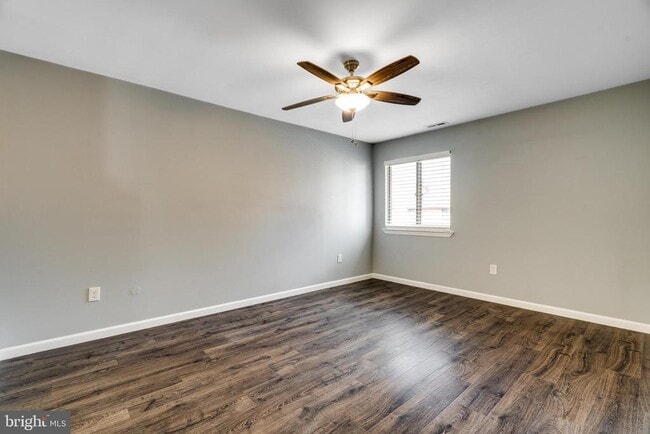 Building Photo - 102B Kelly Cove
