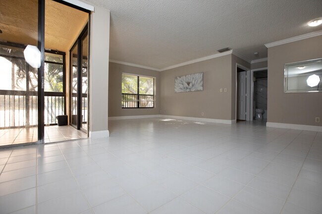 Building Photo - 2738 Carambola Cir S
