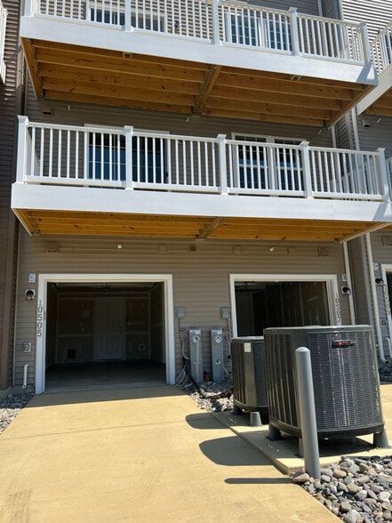 Building Photo - 10505 Neil Armstrong Way