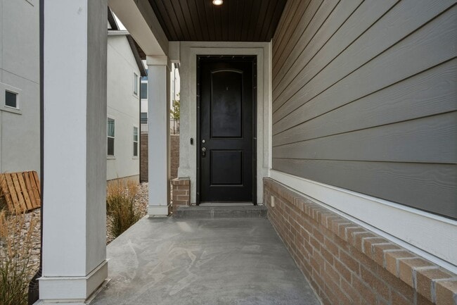 Building Photo - Great 3 Bed 3.5 Bath Townhome in Bluffdale!!