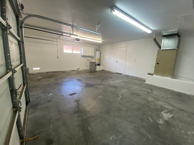 Building Photo - *DONT MISS OUT ON THIS GREAT MOVE IN SPECIAL! 1/2 OFF OF FIRST FULL MONTHS RENT!!