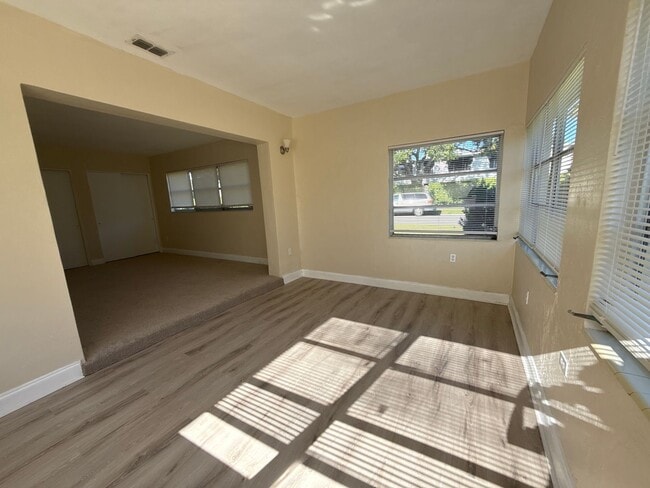 Building Photo - Tyrone single family home 2/1