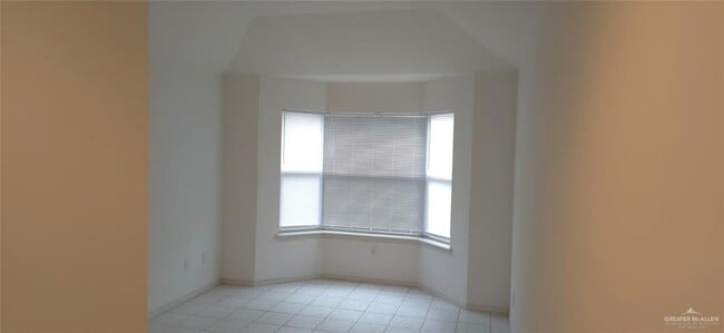 Building Photo - 11 Jasmine Ave W