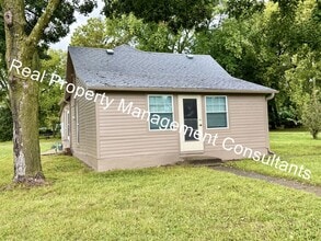 Building Photo - 3 Bedroom with Spacious Backyard