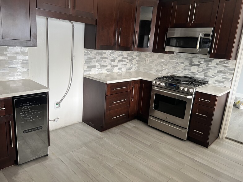 Kitchen - 19926 Cantara St