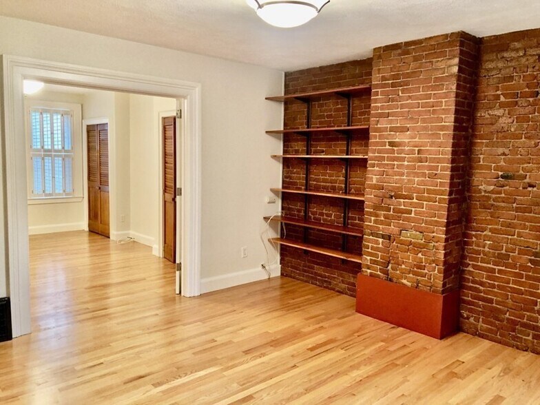 Building Photo - 7 Auburn St