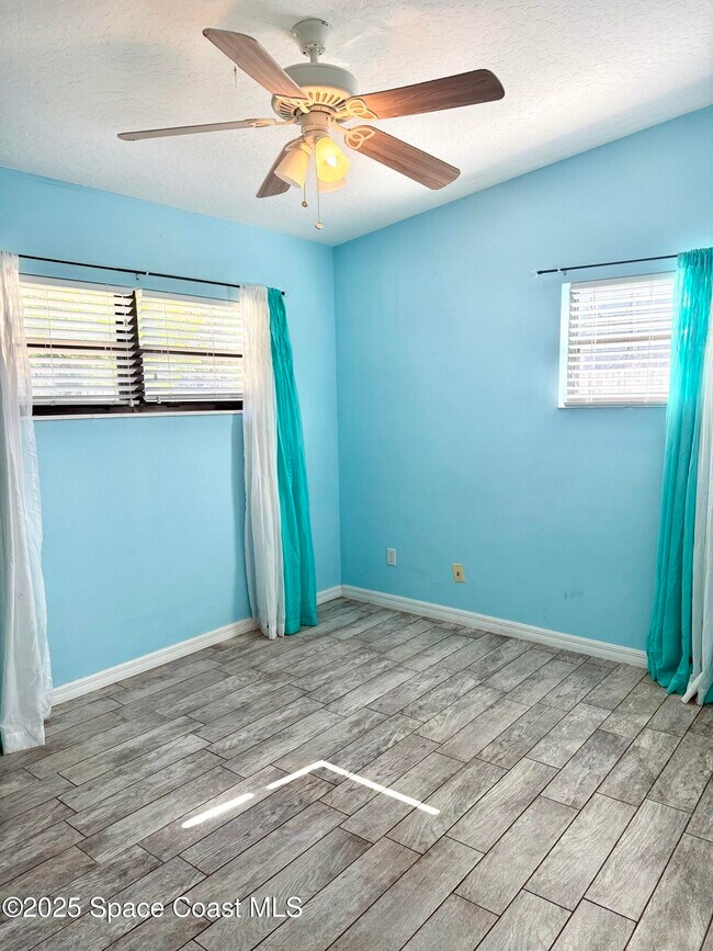 Building Photo - 225 Magnolia St