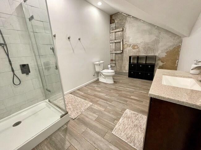 Building Photo - 2630 W Burnett Ave