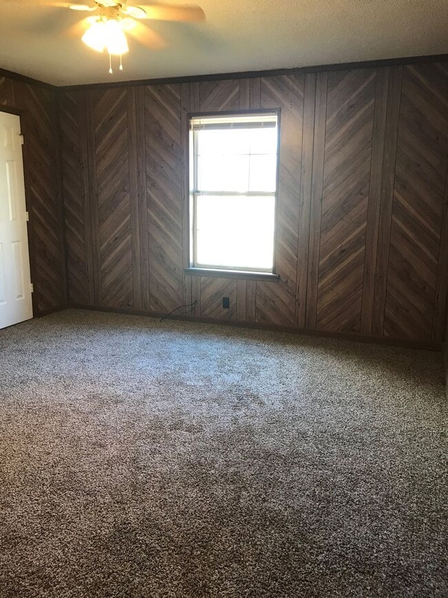 Building Photo - 2563B Carriage Dr