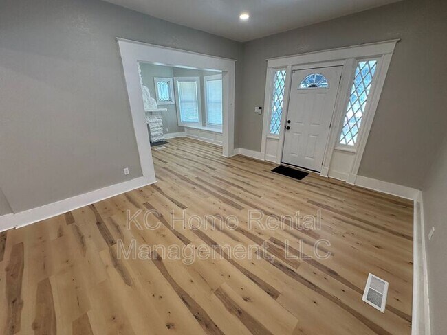 Building Photo - 4010 S Benton Ave