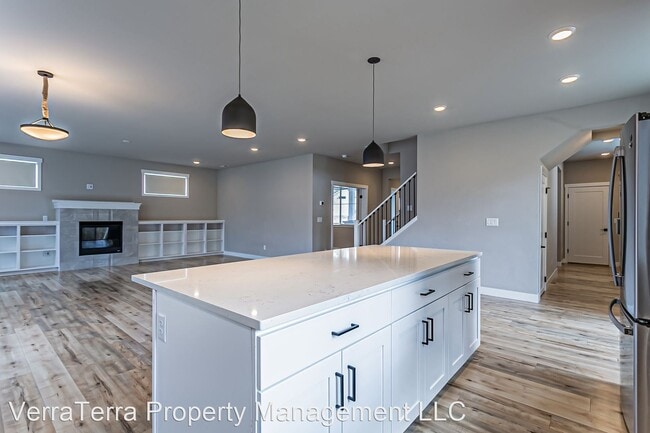 Building Photo - 4 br, 3 bath House - 6806 165th St Ct E