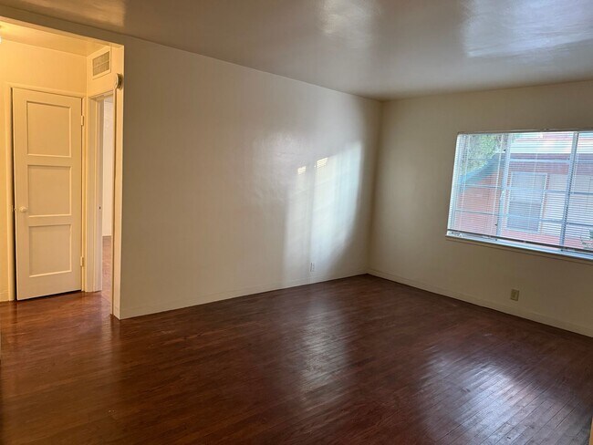 Building Photo - Updated Kitchen, Bathroom and Flooring in both! Great Location near Campus!